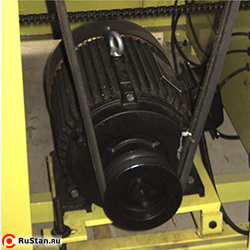 Мощный двигатель позволяет обрабатывать заготовки шириной до 920 мм. фото №2 Мощный двигатель позволяет обрабатывать заготовки шириной до 920 мм. фото №2