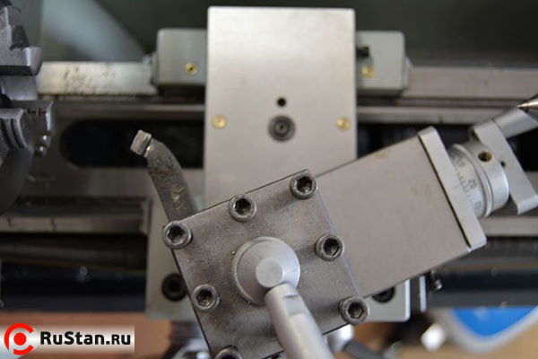 Возможность поворота тонкой продольной салазки позволяет точить конуса заданного параметра. фото №9 Metal Master MML 1830 V фото №9