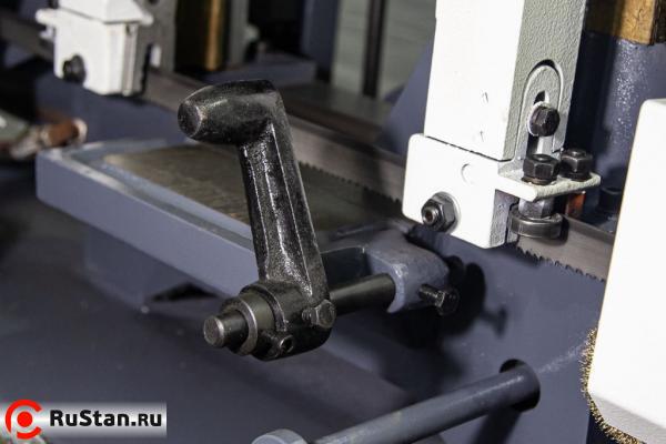 Благодаря боковому упору вы сможете легко и быстро выставить заготовку под требуемый размер и получать детали с высокой степенью повторяемости. фото №12 METAL MASTER MGH-300 фото №12