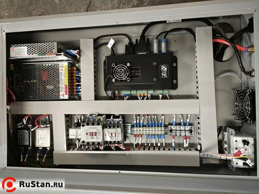 Ручной лазерный сварочный аппарат Raptor SFW-2000 PRO (2000Вт Raycus) фото №9 Raptor SFW-2000 PRO фото №9