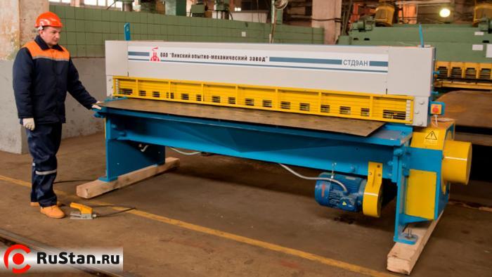 Резка листа - включение хода верхнего ножа СТД-9А фото №7 СТД-9А фото №7