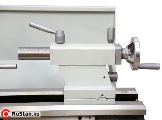 Для ослабления задней бабки с целью установки глубины сверления и закрепления длинных заготовок в центрах станок оснащен быстрозажимным зажимом. Вылет пиноли задней бабки составляет 85 мм фото №2 Metal Master MML 2870V фото №2