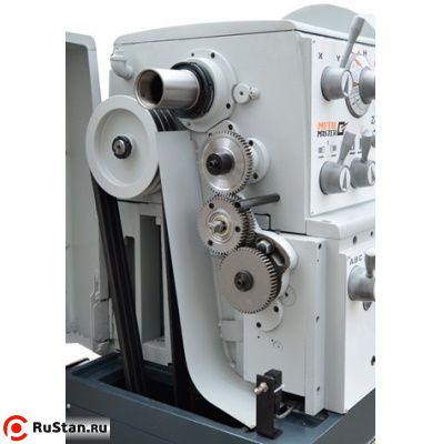 Под защитной крышкой шпиндельной бабки расположены приводные шкивы и гитара зубчатых колес. фото №3 METAL MASTER Z46100 фото №3